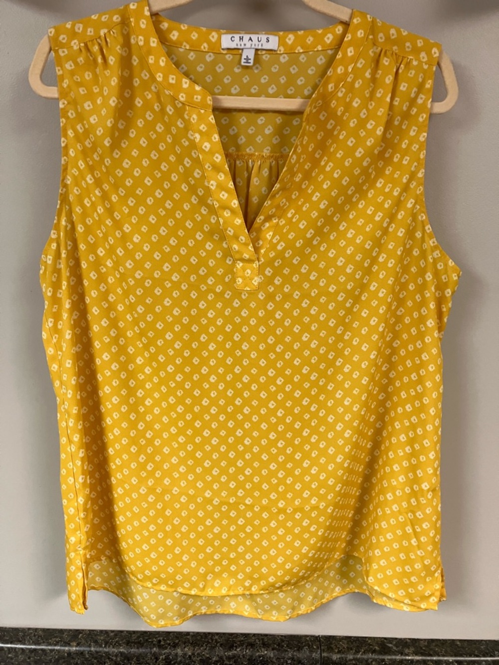 3/$15❤️ chaus yellow sleeveless shirt L 14